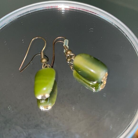 Dark green stone drop wire earrings - Picture 1 of 3